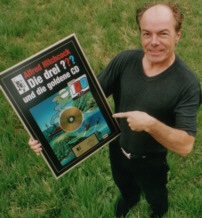 Jens-Peter Morgenstern erhielt eine Goldene CD f�r seine Die Drei Fragezeichen-Musik